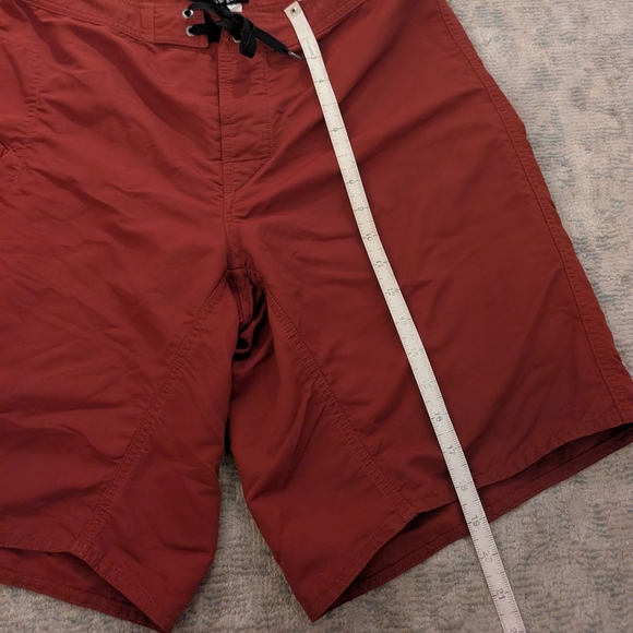 Patagonia Men's Red Shorts - Picture 9 of 11